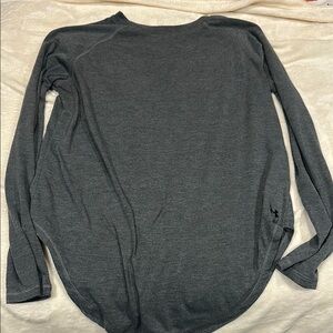 Under Armor light yoga top open cut out back VGUC